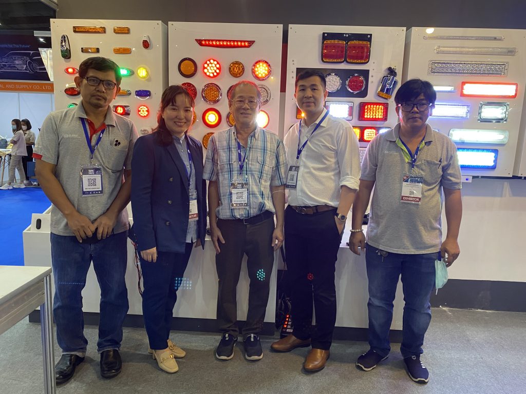 2023 LED Work Light And LED Light Bar, Truck Tail Lights, Truck Side Lights Customers Group Photo at Thailand Exhibition